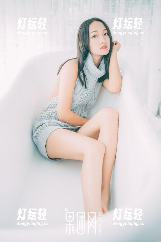 GIRLT果团网 - 黄歆苑夏天合集：我保证她是在用心拍摄，完全没有在偷懒！