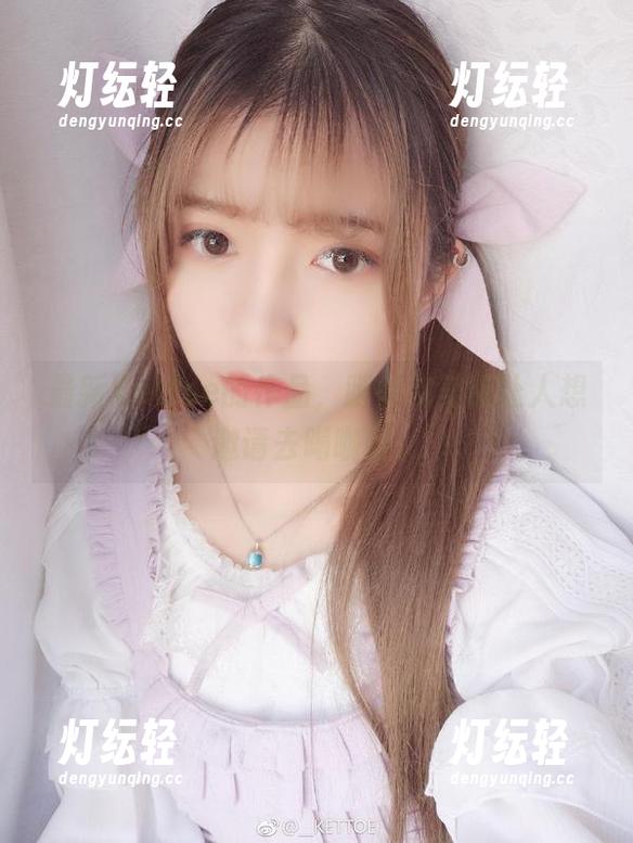 Kettoe 最新Kettoe的作品,腿型完美得让人想邀请去喝咖啡。