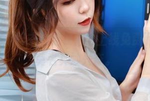 哇，Leah梓未的连衣裙也上线免费下载了，莫名其妙兴奋。