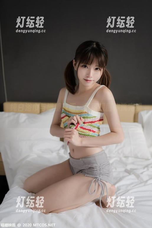 纯白浴巾与喵糖映画：原图提醒你洗完澡别出门哦...