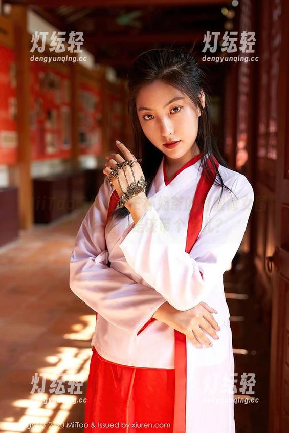 MiiTao蜜桃社-E杯奶茶 MiiTao蜜桃社 - E杯奶茶的甜蜜修女图包:我是不是该带个罩儿?