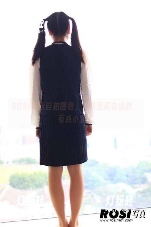 ROSI ROSI最新自拍图包,光线还真会说话,有点小反叛
