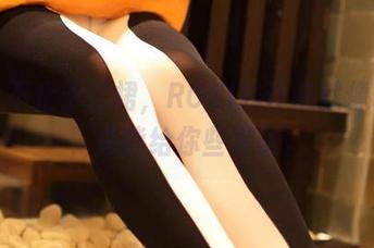 看，不止于红裙，ROSI的作品就像网盘，总能给你些惊喜。