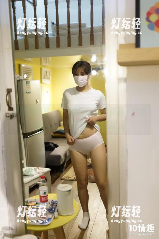 正常时刻里——ROSI的高清作品，白色丝袜让人忍不住多看几眼。