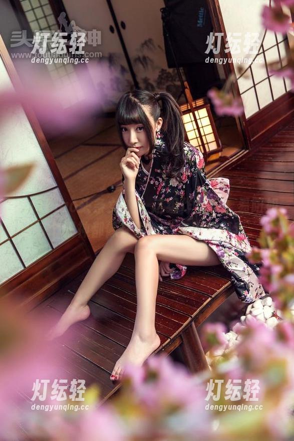 TouTiao头条女神-易阳 TouTiao头条女神 - 这组作品中,易阳姐姐每个眼神都像在说:“你们真懂我。”