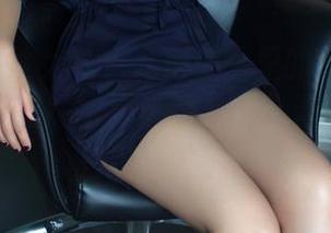 TuiGirl推女郎 – 私房美图里的Yu佳妮：眼镜架上的尴尬与优雅，她已无所畏惧，只想要乐子！