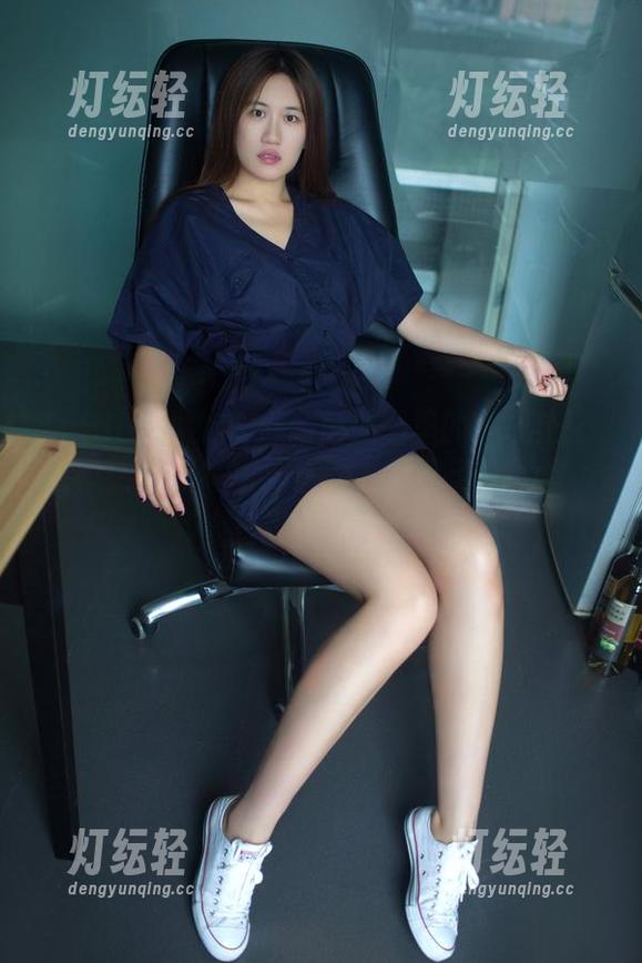 TuiGirl推女郎 - 私房美图里的Yu佳妮：眼镜架上的尴尬与优雅，她已无所畏惧，只想要乐子！
