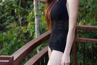 TuiGirl推女郎 – 观看王馨瑶的长腿，原图中的光影也是个戏精呀。