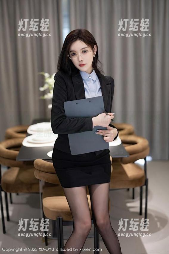 XIAOYU语画界 - 金纯一的JK写真，壁纸里的每一张都含蓄得像个谜