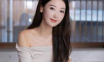 Xiuren秀人网 – YOYO苏小苏在线，灰丝在高清中舞动，没想到会是这样的感觉！
