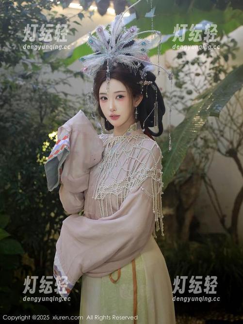 Xiuren秀人网-唐翩翩 Xiuren秀人网 - 唐翩翩说夏天写真,别以为每张照片都是标准的“旅行必备”