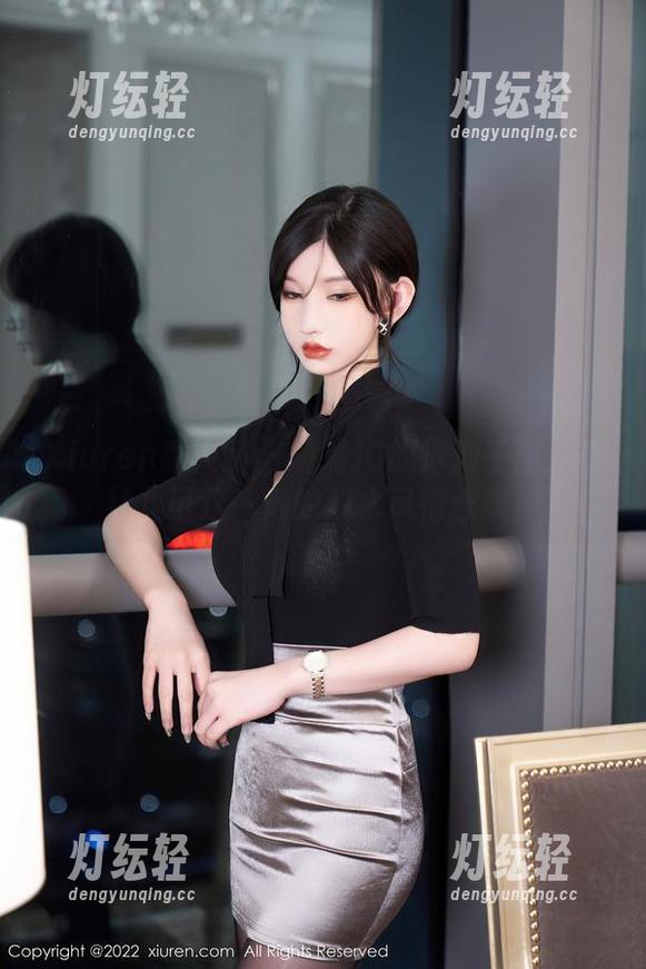 Xiuren秀人网 - 娇喘JC的泳池千面：在线见证这一池的戏水风情合集！
