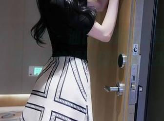Xiuren秀人网 – 油田溪溪的比基尼原图：可恶，连调皮的海鸥都想滑入我视线里！