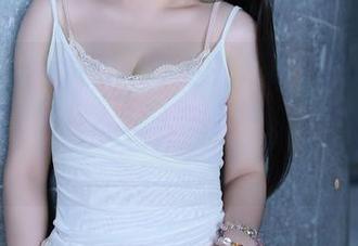Xiuren秀人网 – 不愧是龙泽美曦，连无圣光的礼服也能让人眼前一亮，图片值得细品。