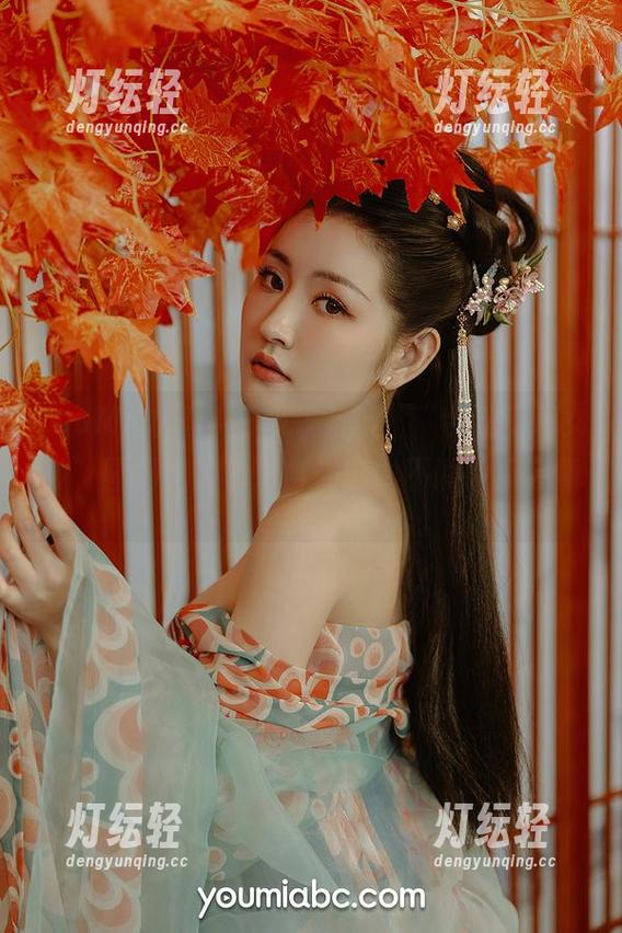YouMi尤蜜荟 - 极致清晰，“合法萝莉女神”图册里的色彩与光影，不说你不会懂。