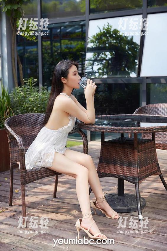 YouMi尤蜜荟 - 合法萝莉的轻柔一击：萌妹子写真集，快来找原图的踪影！