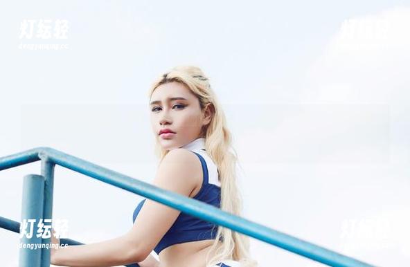 YouWu尤物馆 - 图集：在孟狐狸FoxYini的镜头下，女孩的另一面