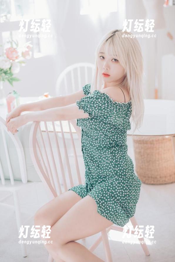 制服必须潮！扫描Zia(지아)的在线资源，惊艳感满分。