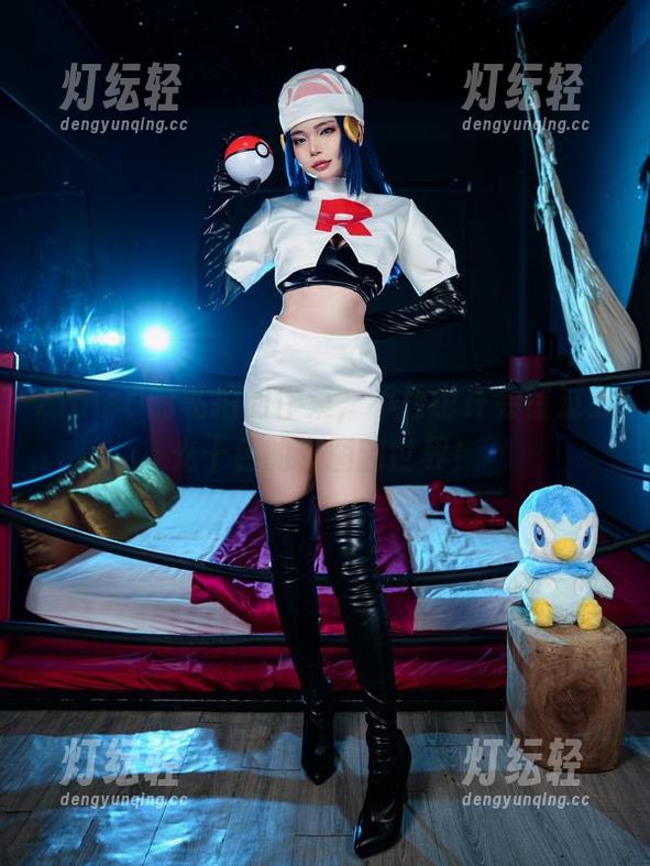 ZinieQ的私拍创作集，不看也许会错过五光十色的套图新世界！
