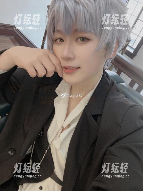 分享一下Zyra秋的短裙套图，留给想象的空间似乎还不够。