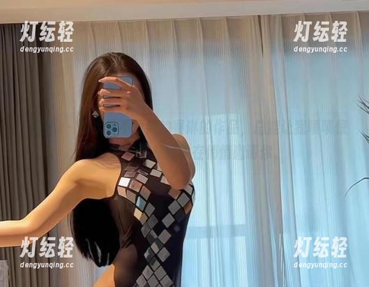 微密圈 - 每次看不爱笑的赛琳的作品，总能让我啧啧惊叹，那种性感就像在悄悄邀请你。