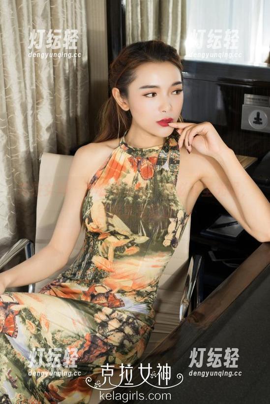 克拉女神 - 静宜穿泳装，何必有圣光呢，直接享受就好
