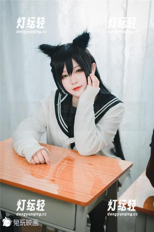 制服+白丝=兔玩映画的在线资源，脑袋里突然出现了小花