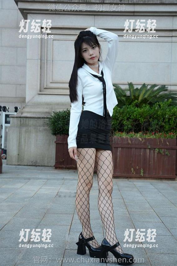初夏女神-柒柒 初夏女神 - 柒柒与她的浴室之谜,来吧!原图开麦,作品集要轻松就好。