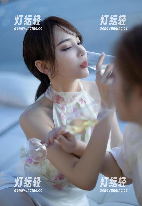 周妍希 微密圈 - 周妍希和她的浪漫浴缸——最新写真集,一切尽在水面光影之间。