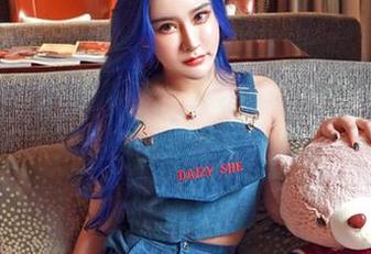 嗲囡囡 – Emily顾奈奈酱的御姐写真之旅：不只只是颜值，连气场都拉满！