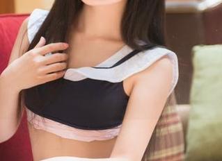 头条女神 – 周思超的全套夏日图集，每一页都像在强制我放下手里的西瓜