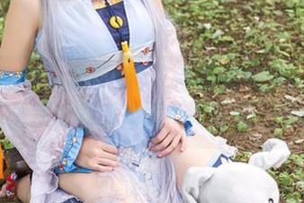 头条女神 – 美图哪个？李丽莎和她的水手服，竟然能做到如此“无圣光”透彻。