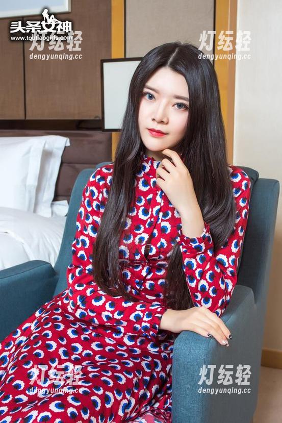 头条女神-梁芮溪 头条女神 - 一场看似无聊的热天,梁芮溪的夏日合集却让人想停留。