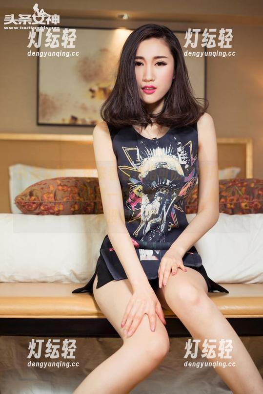 头条女神 - 快来看看洛洛可的空姐风采，原图和图片像是一样的梦游体验，超想问有没有航班。