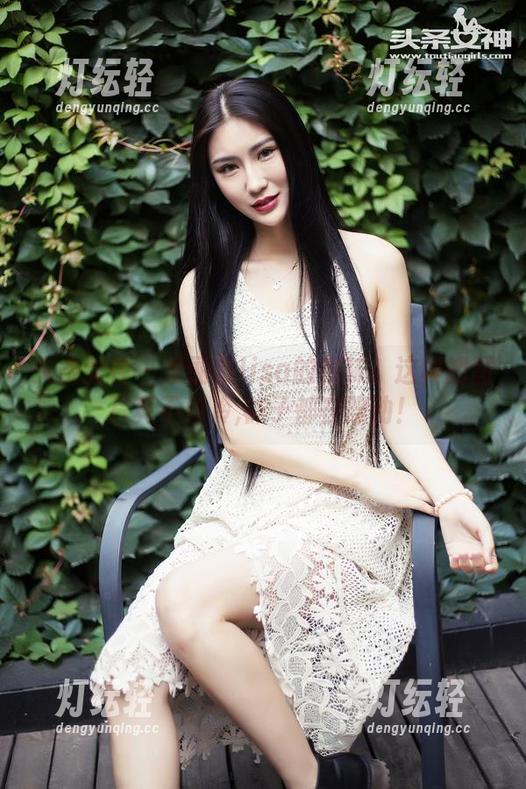 头条女神 - 爱丽莎lisa的棉袜：这样的图片真不怕冷,袜子都在躁动！