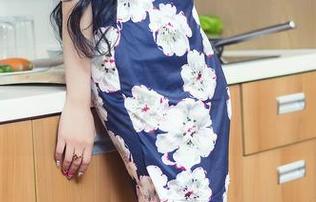 头条女神 – 原图速递：赵灵儿当然自信满满，毕竟她的美腿在这！