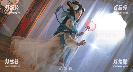 苹果不吃，奶狮不咬人空姐的照片让我心里默默种下了些不小的野心。