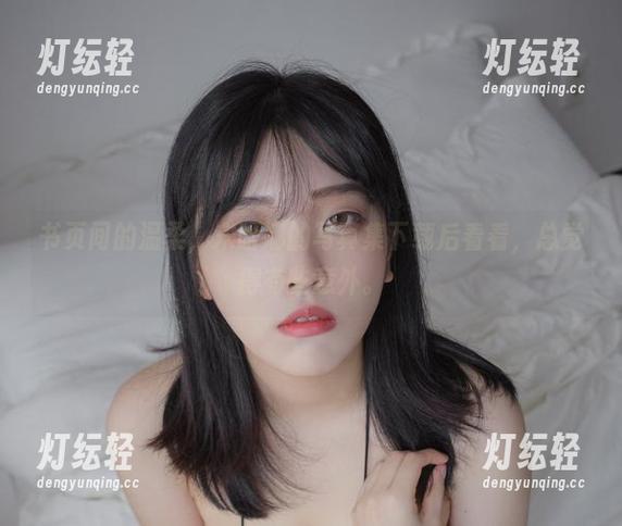 书页间的温柔，宋哈娜的写真集下载后看看，总觉得有些意外。