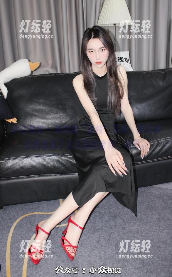 小众视觉 - 米拉的“清纯”写真，乖巧得让我想起了幼儿园的合影，哈哈。