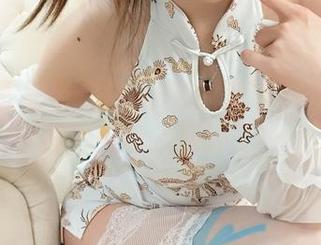 小女巫露娜带你进入JK的高清下载奇幻旅程，坐稳，别摔了！