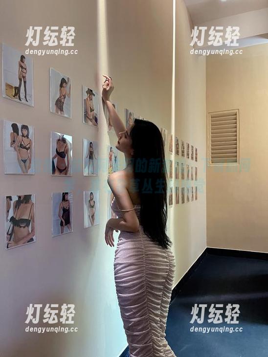 微密圈 - 就是阿朱啊的新套图：下铺的同学，真有杂草丛生的感觉