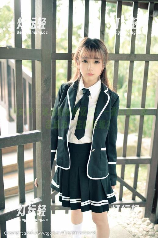 推女神 - 泳池边的施忆佳：一张写真，能否成为一生的壁纸？