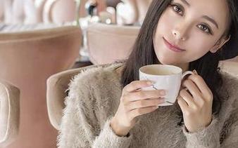 推女神 – 看王婉悠的原图，白裙如此轻盈，她的每一个动作都像在舞蹈。