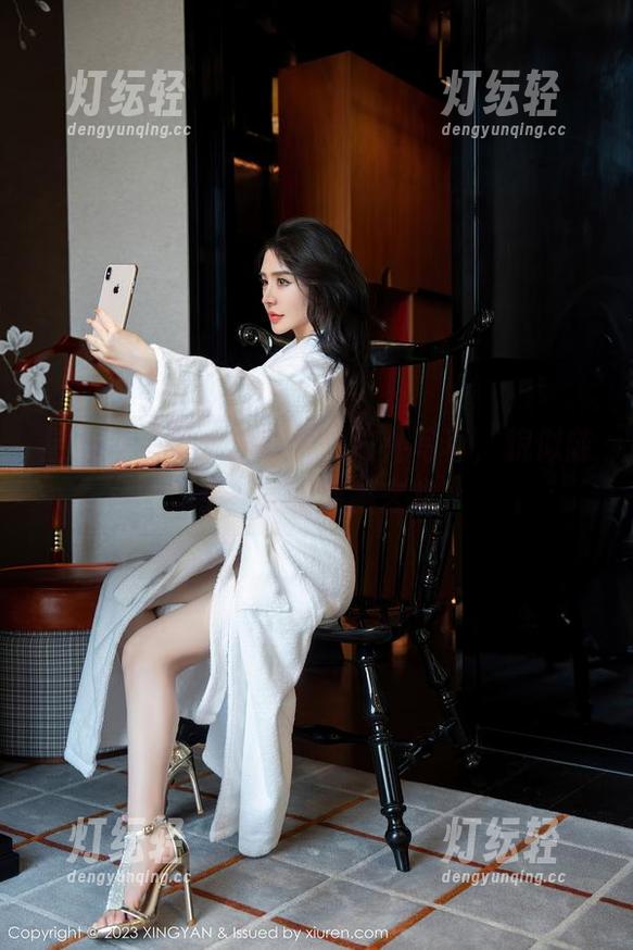 星颜社 - 看，李丽莎的户外写真，貌似随手一拍却暗藏玄机