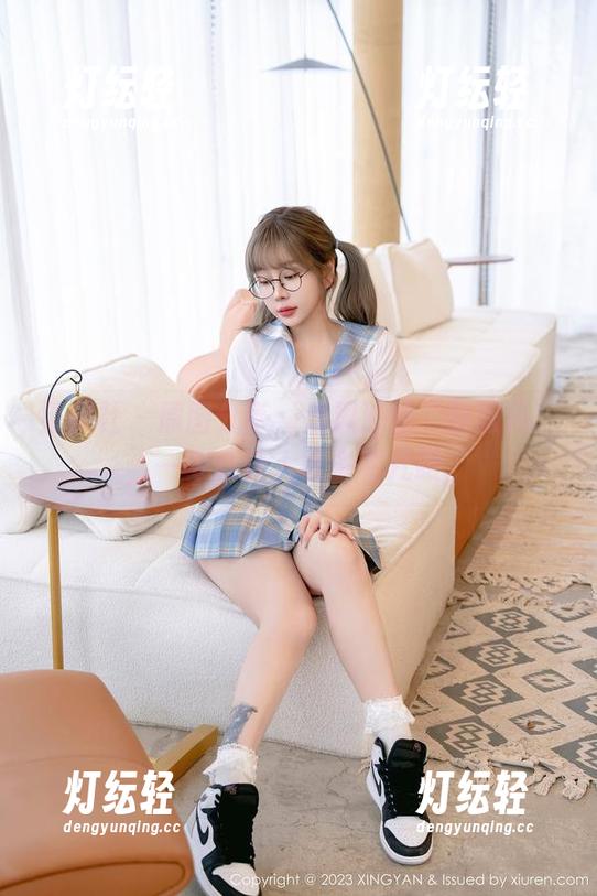 星颜社 - 原图分享：潘思沁的“制服风”，一穿就让人想多看几眼。