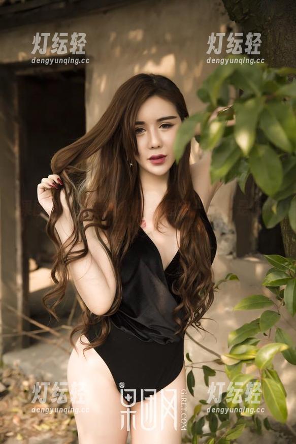果团网-尹意纯 果团网 - 尹意纯的蕾丝图包——这是你的新“穿搭灵感”吗?