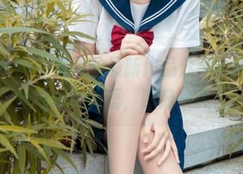 梦丝女神 – 雯雯的最新作品分享，学楼的丝袜美腿，唔，眼前一亮。