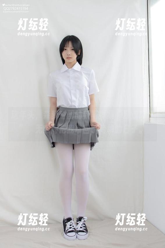 这年头，森萝财团的新写真集“青涩肉丝”，无意间把我带回了简单的日子。