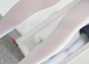 森萝财团一区就出现了这原图，JK在浴缸里抓水花，是有多少快乐啊！