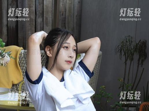 浅安安在连体衣里的日常，在线合集呈现出奇特的味道。